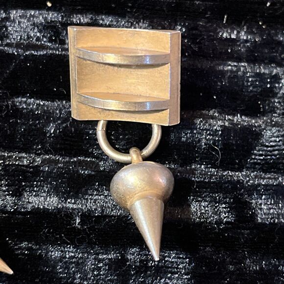 Stunning Vintage Brushed Goldtone Modernist Cone Shape Dangle Pierced Earrings - Picture 4 of 6